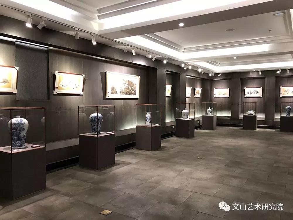寄笔墨以情,揽江山入怀——记崔勇强陶瓷、国画作品展